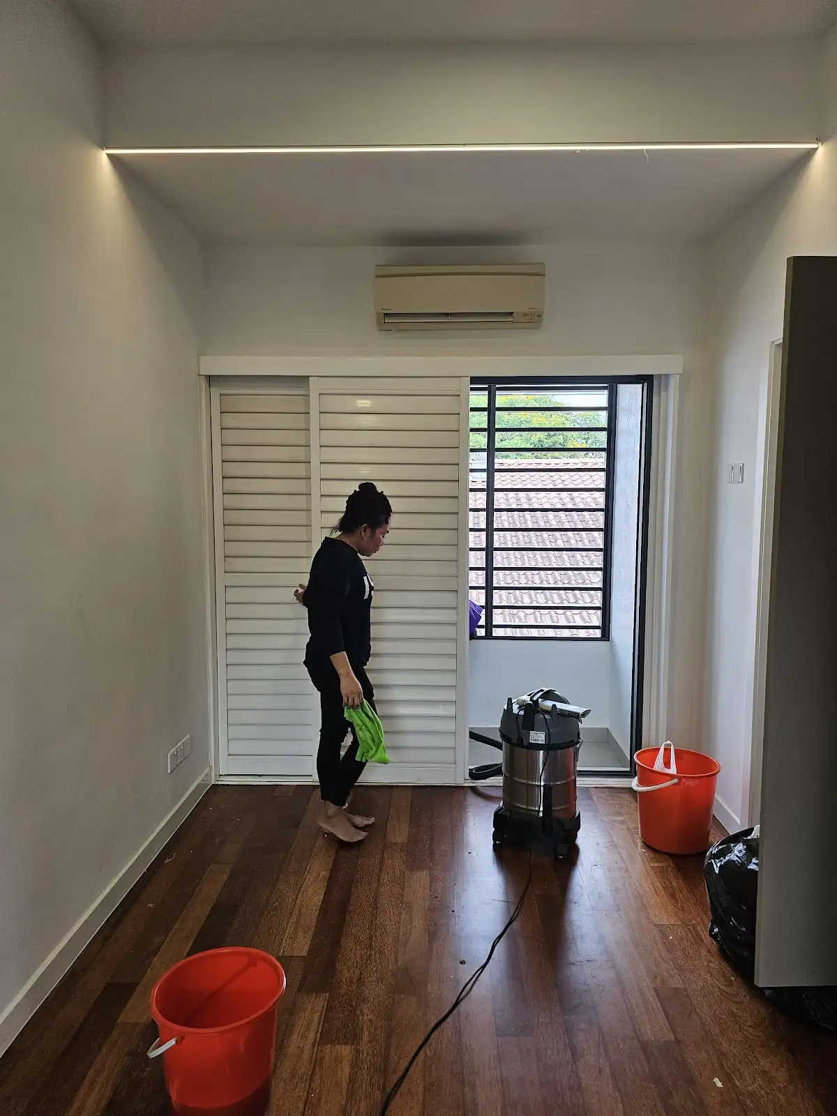 Cleanaholics cleaning services in KL Eco City