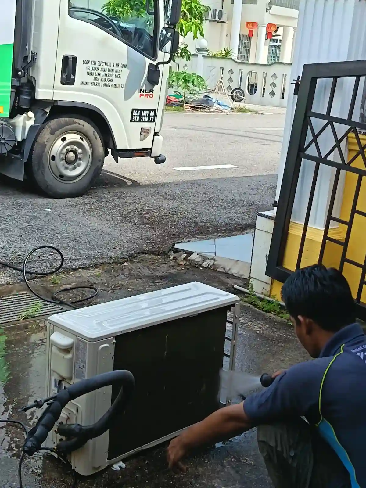 Boon Yew Electrical & Air Cond aircond service in Muar