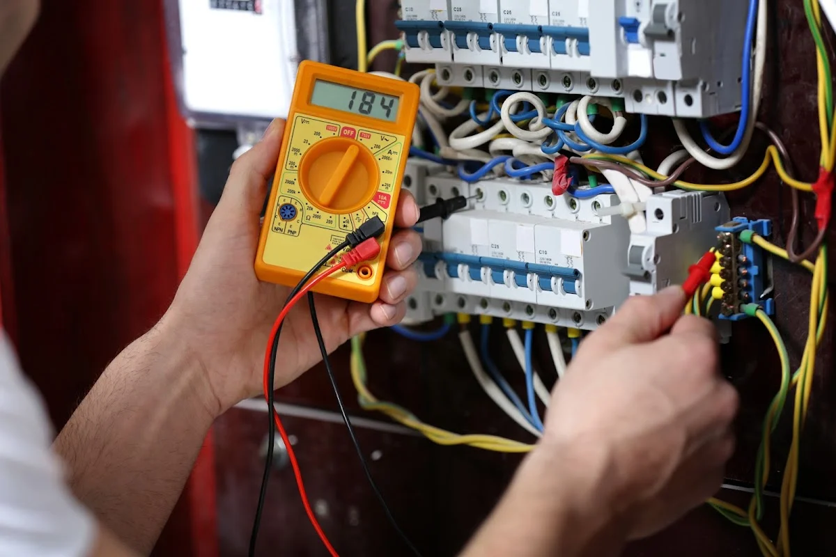 Electrical & Plumbing Service KL electrician in Sentul